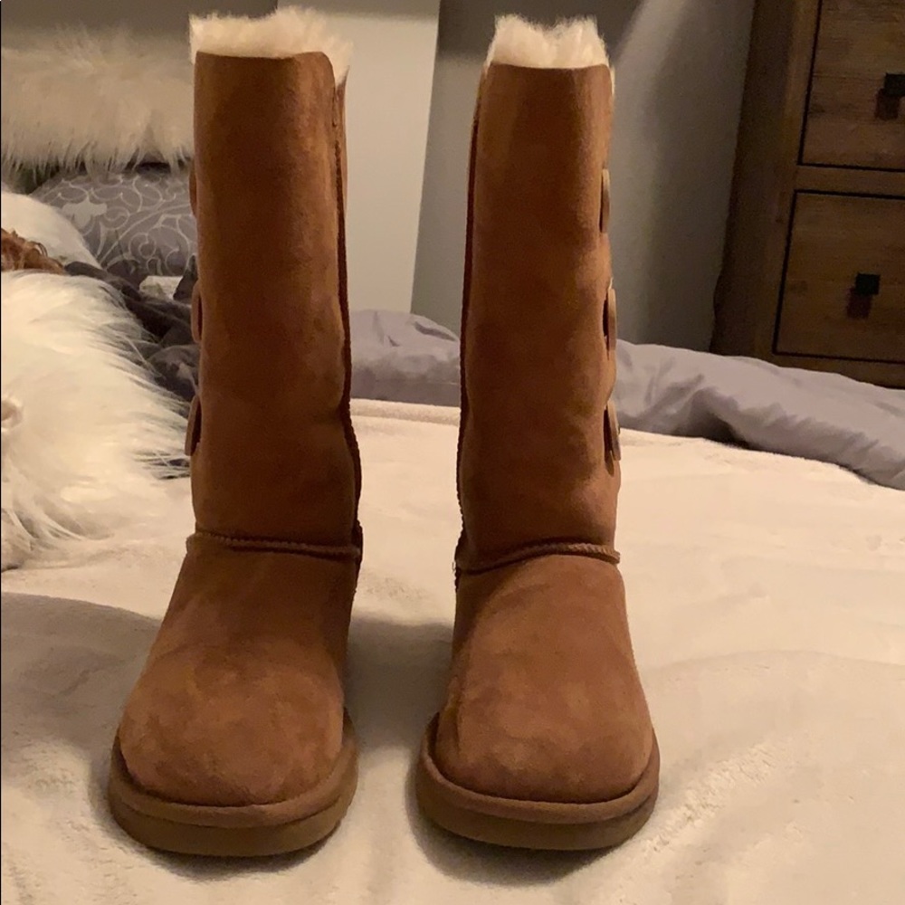 UGG Bailey button triplet